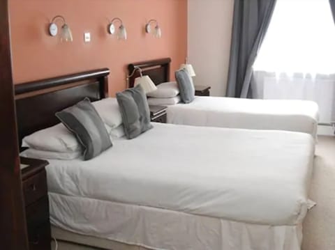 Twin Room, Ensuite (or Double Ensuite) | In-room safe, iron/ironing board, free WiFi