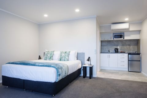 Desk, free cribs/infant beds, free WiFi, bed sheets