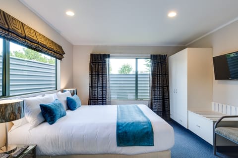 Superior Suite, 2 Bedrooms, Non Smoking | Desk, iron/ironing board, free WiFi, bed sheets