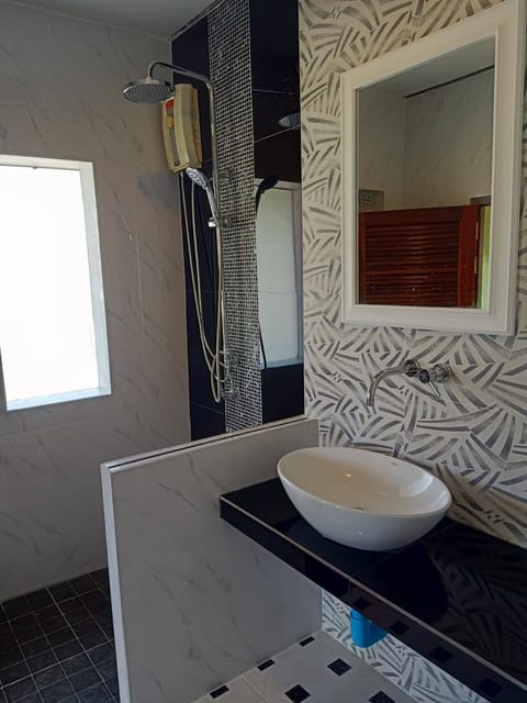 Triple Room (Air Con) | Bathroom sink