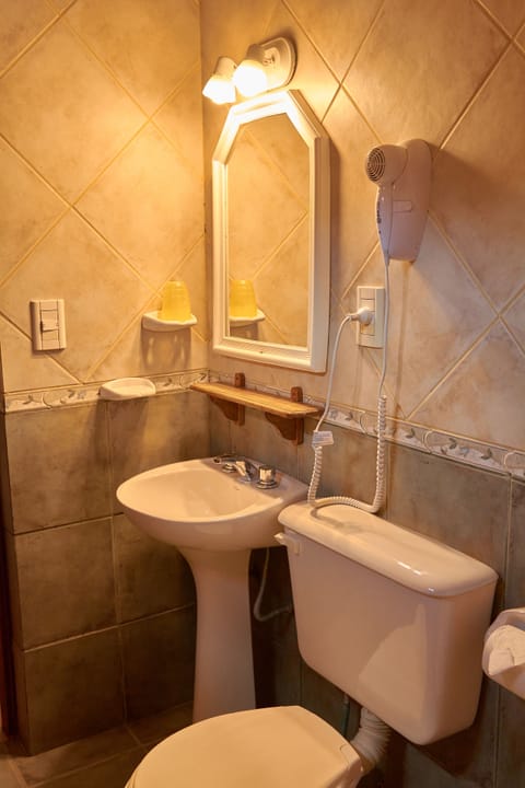 Classic Double Room | Bathroom | Bidet, towels