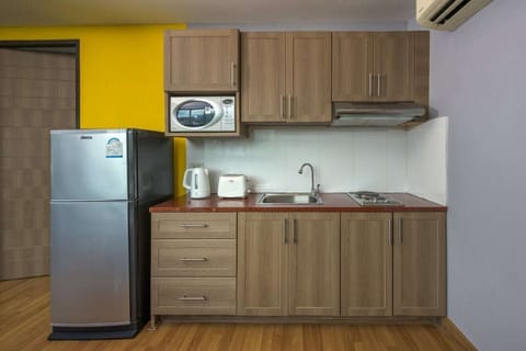 Apartment, 2 Bedrooms | In-room safe, desk, blackout drapes, free WiFi