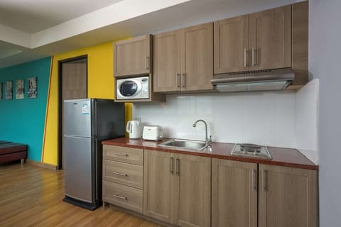 Apartment, 2 Bedrooms | In-room safe, desk, blackout drapes, free WiFi