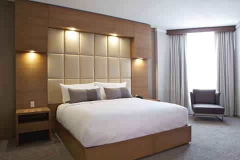 Suite, 1 King Bed | Premium bedding, pillowtop beds, minibar, in-room safe