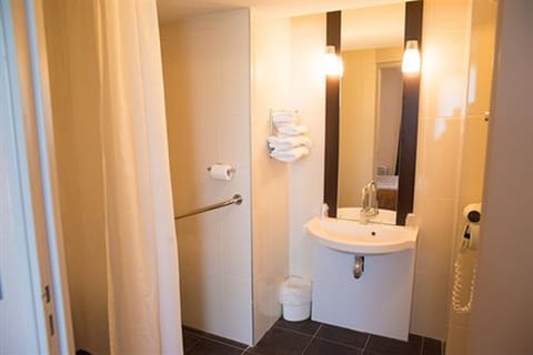 Double Room | Bathroom | Shower, hair dryer, towels