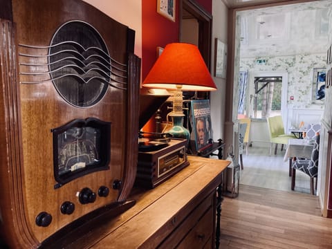 Lunch and dinner served, French cuisine