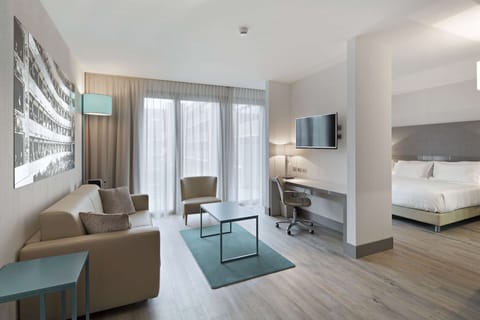 Premium bedding, minibar, in-room safe, desk