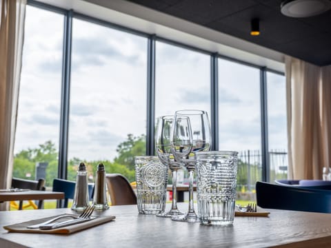 Lunch and dinner served, French cuisine