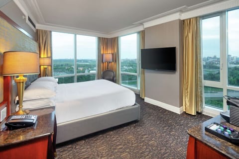 Suite, Business Lounge Access | Premium bedding, minibar, in-room safe, desk