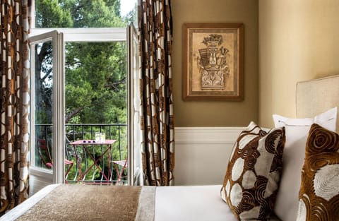 Deluxe Room, Garden View | Premium bedding, in-room safe, individually decorated