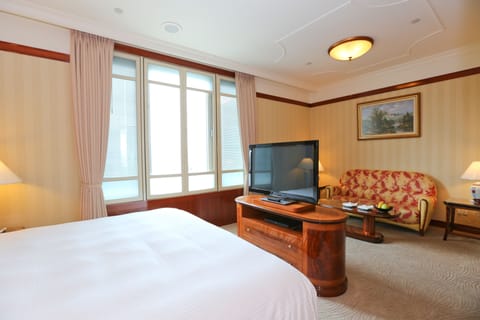 Superior Suite, 1 King Bed | View from room