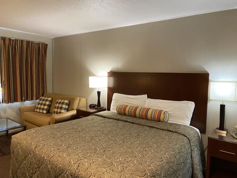 Deluxe Room, 1 King Bed, Non Smoking | Desk, blackout drapes, iron/ironing board, free WiFi