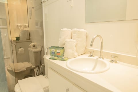 Superior Suite, 1 Bedroom, Lanai | Bathroom | Shower, free toiletries, hair dryer, towels