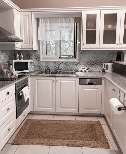 House, 2 Bedrooms, Terrace, Garden Area | Private kitchen | Full-size fridge, oven, stovetop, coffee/tea maker