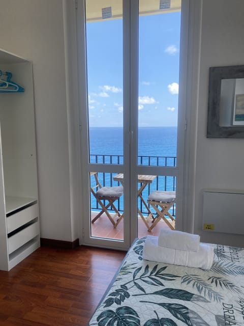 Deluxe Double Room, Sea View (Sol) | Pillowtop beds, free WiFi, bed sheets