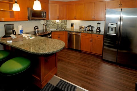 Villa (Smaller), 1 Bedroom, 1 Bathroom, Kitchen | Private kitchen | Cleaning supplies, paper towels