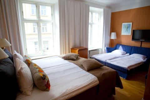 Desk, free WiFi, bed sheets
