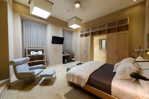 Suite, 1 King Bed (Heritage) | Premium bedding, down comforters, pillowtop beds, free minibar