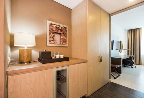 Room, 2 Twin Beds | Minibar, in-room safe, desk, soundproofing