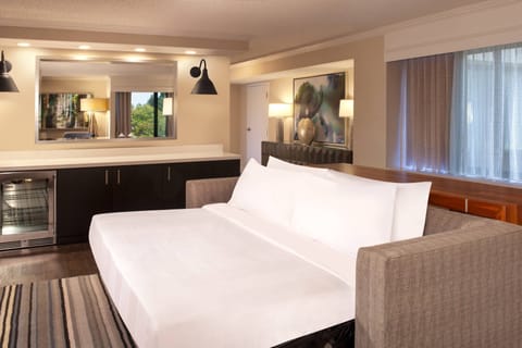 Suite, 1 Bedroom (Mobility Accessible, Roll-In Shower) | Premium bedding, down comforters, in-room safe, desk