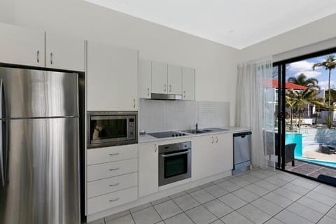 Apartment, 2 Bedrooms | Private kitchen | Fridge, microwave, stovetop, coffee/tea maker