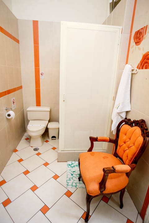 Superior Double Room (External Bathroom) | Bathroom | Free toiletries, towels, soap, shampoo