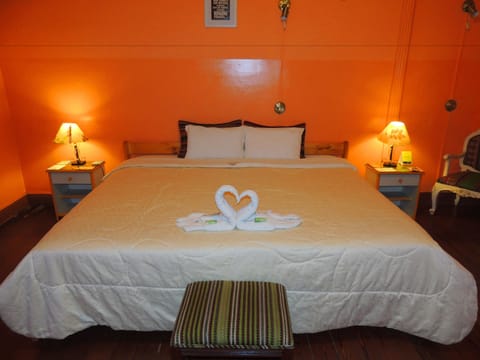 Room, 1 King Bed, Shared Bathroom | In-room safe, individually decorated, iron/ironing board, free WiFi