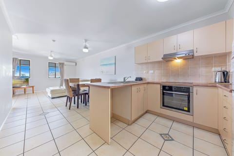 Family Apartment | Private kitchen | Full-size fridge, microwave, oven, stovetop