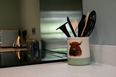 Cottage | Private kitchen | Fridge, dishwasher, electric kettle, toaster