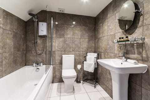 Double Room, Ensuite (The Stamford) | Bathroom