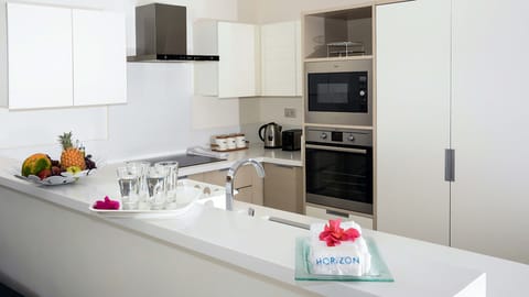 Deluxe Appartment 2 Bedrooms | Private kitchen | Full-size fridge, microwave, stovetop, dishwasher