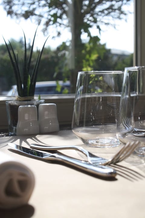 Lunch and dinner served, Italian cuisine