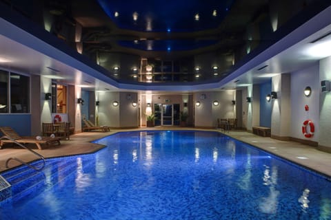 Indoor pool, sun loungers