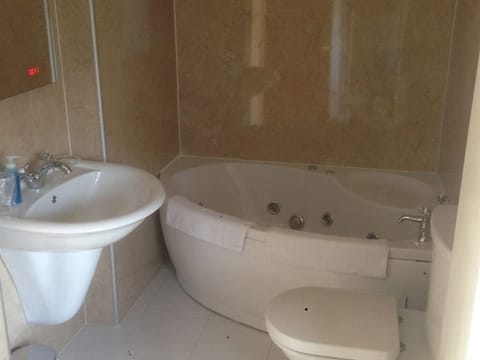 Superior Double Room, Ensuite | Bathroom