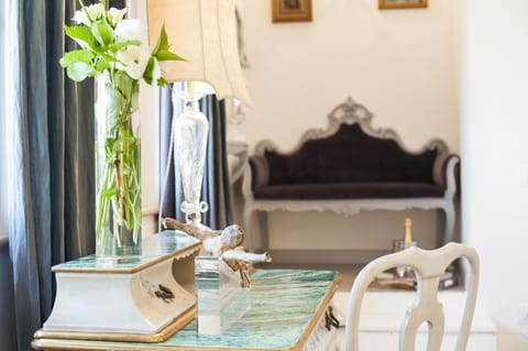 Deluxe Double or Twin Room | Desk, free WiFi, bed sheets