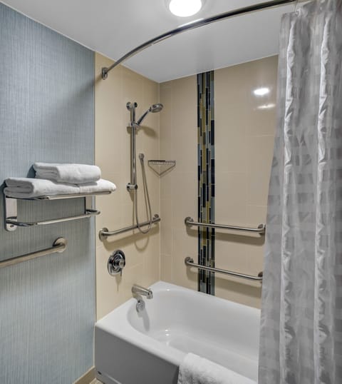 Room, 1 King Bed, Accessible, Bathtub | Bathroom | Designer toiletries, hair dryer, towels