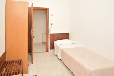 Single Room | In-room safe, individually furnished, desk, cribs/infant beds