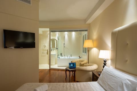 Luxury Double Room | In-room safe, desk, free WiFi