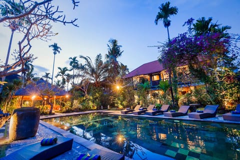 Outdoor pool, sun loungers