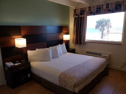 Standard Room, 1 King Bed, Accessible, Ocean View | In-room safe, blackout drapes, iron/ironing board, bed sheets