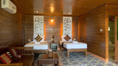 Bungalow Suite | Blackout drapes, bed sheets