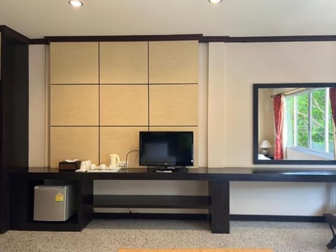 Family Room (3 Adults) | Blackout drapes, bed sheets