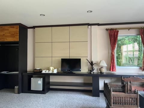 Family Room (4 Adults) | Blackout drapes, bed sheets