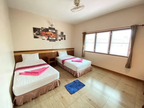 Basic Room | Individually decorated, blackout drapes, free WiFi, bed sheets