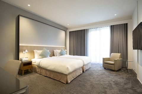 Deluxe Twin Room, 2 Twin Beds, Balcony | Free minibar, in-room safe, desk, laptop workspace