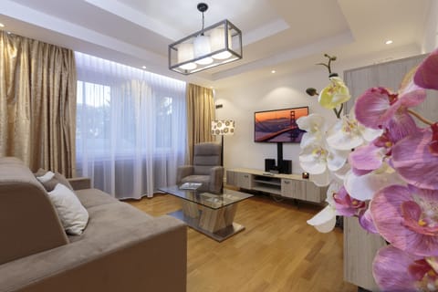 Executive Apartment, 2 Bedrooms | Living room | Flat-screen TV