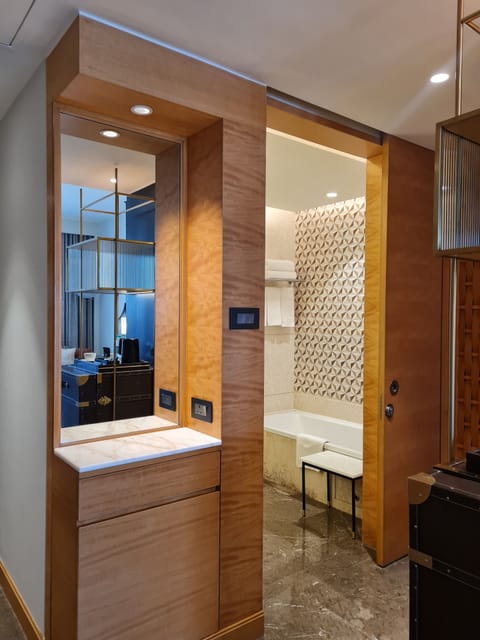 Standard Room, 1 King Bed (Outdoor Living Area) | Premium bedding, down comforters, pillowtop beds, minibar