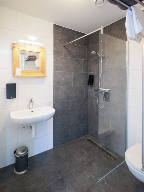 Shower, free toiletries, hair dryer, towels