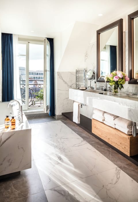 Eiffel Tower Suite | Bathroom | Shower, rainfall showerhead, designer toiletries, hair dryer