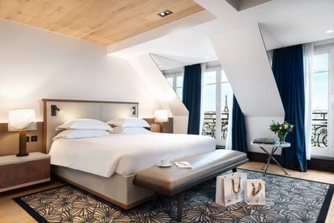 Eiffel Tower Suite | Premium bedding, minibar, in-room safe, individually decorated